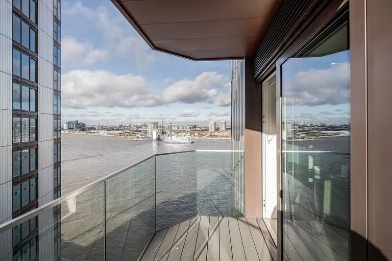 Royal Arsenal Riverview Apartment for Getting Around London