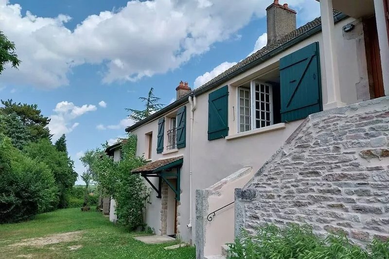 Private, recently renovated 2 bedroom 2 bedroom home in Mellecey - Burgundy