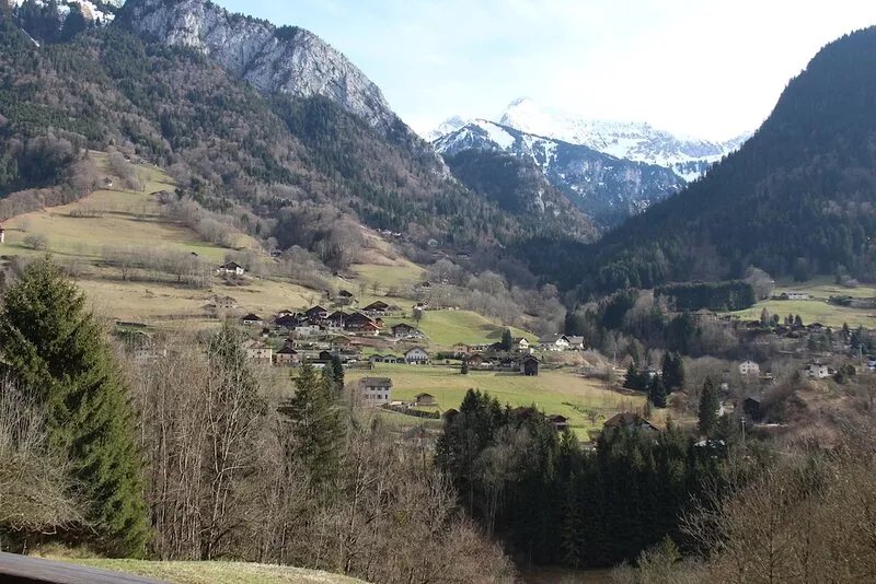 Traditional wooden chalet ideal for a quiet stay, Piste de la Clusaz