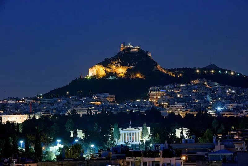 Athens Urban Visions Art Apartment. Breath taking Views to Acropolis.