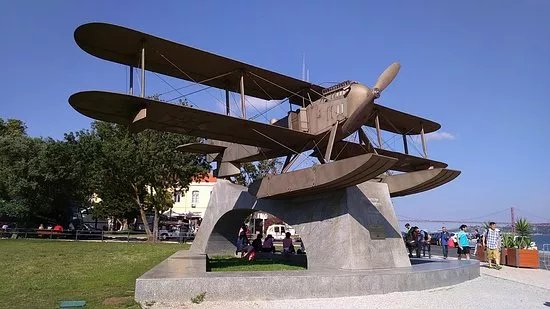 Estatua "Gago Coutinho e Sacadura Cabral"