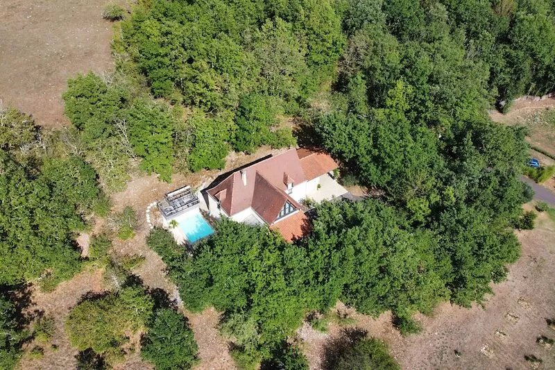 Magnificent prestige villa, in the heart of Périgord Noir, heated swimming pool.