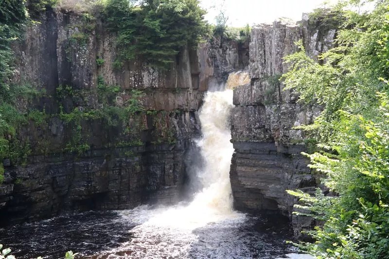 IVY COTTAGE, pet friendly, with a garden in Ingleton, County Durham