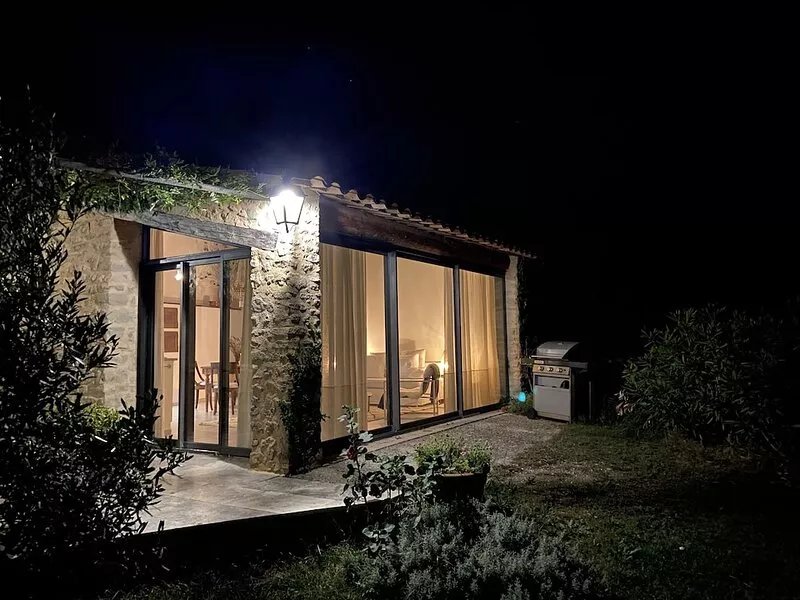 In a very huge Provencal landscape, you will hear silence and cicadas
