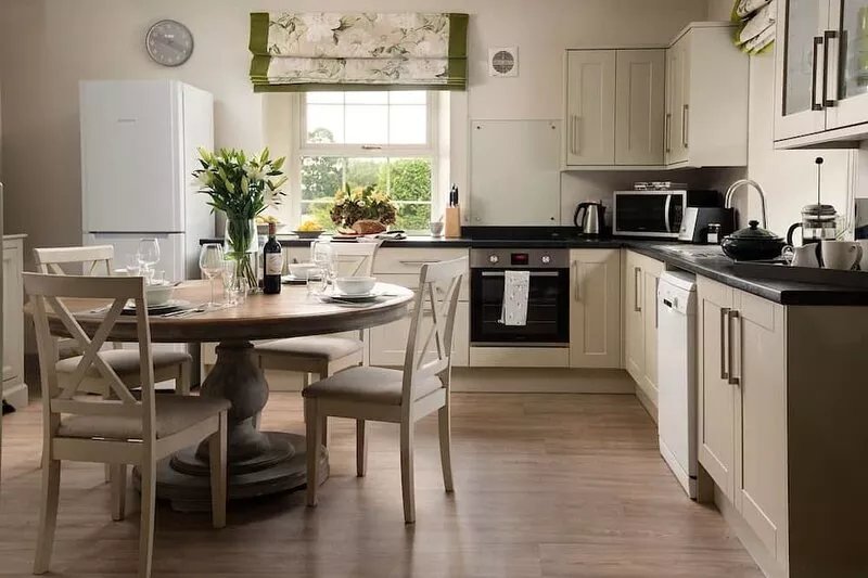 CRAILING COACH HOUSE - Superb, Renovated Property in a Country Setting, Sleeps 4