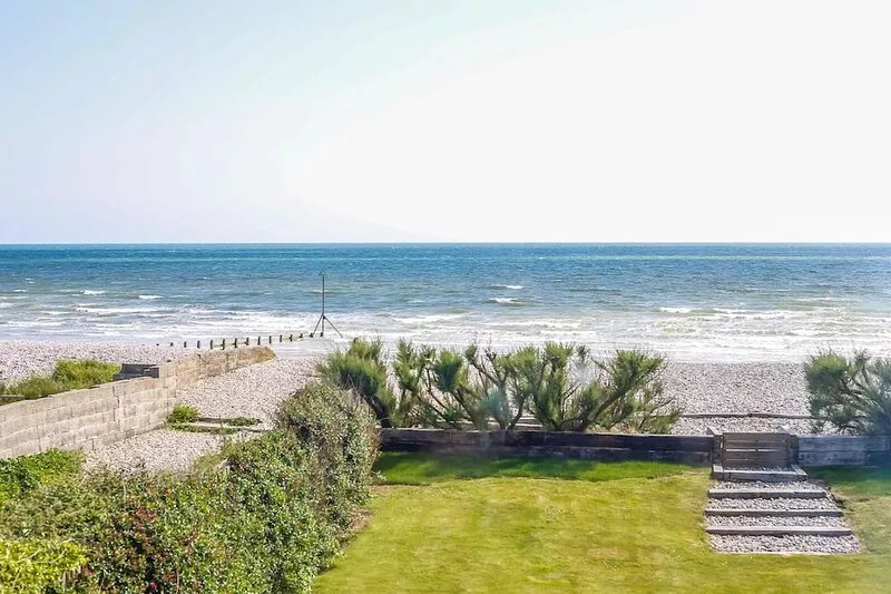 Sunshine Beachfront property in Bracklesham Bay