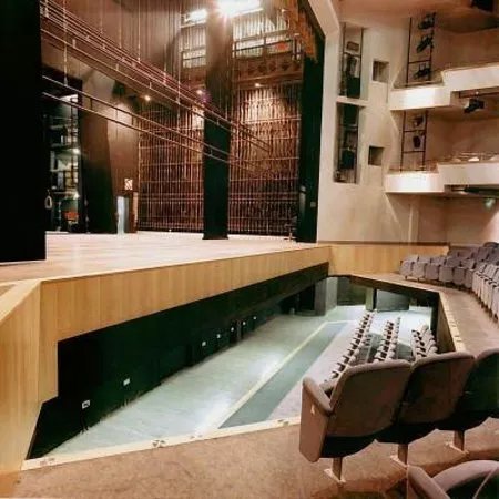 New Victoria Theatre