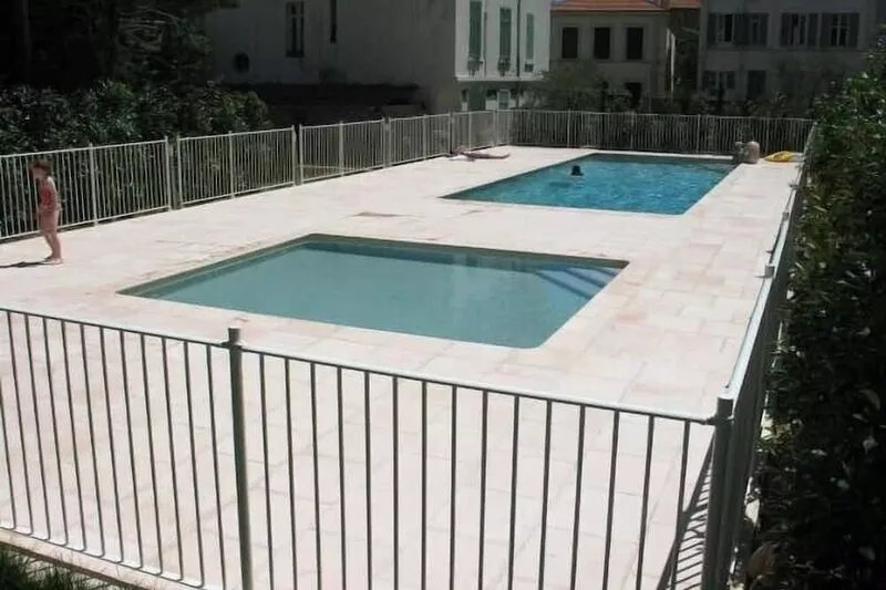 Fabulous 3 Bedroom Modern Apartment with Pool !