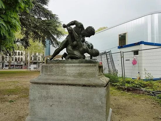 Statue Les Lutteurs