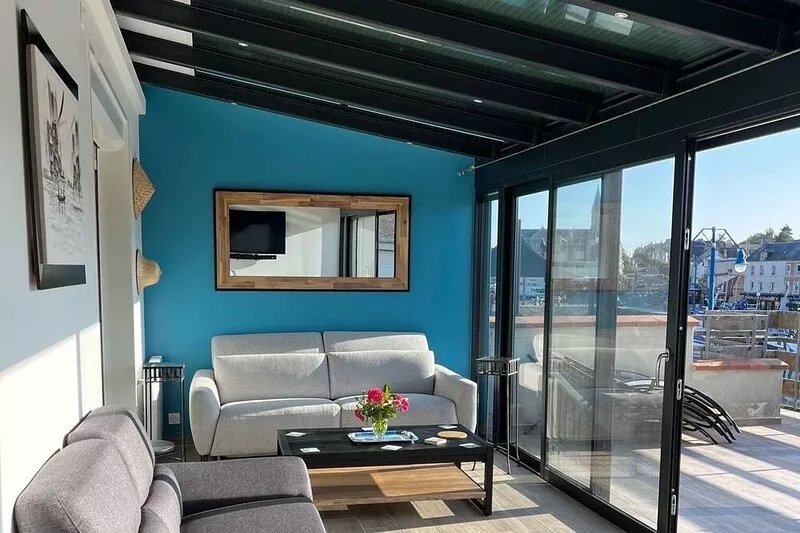 Exceptionally located on the port, beautiful house, terrace, 50m from the sea