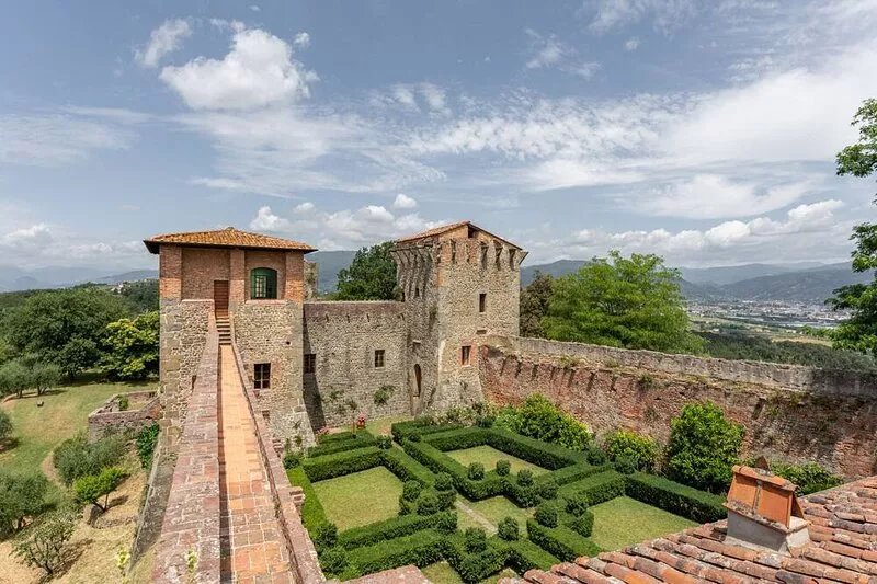 Vacation Home 'La Casina di Elisa' with Private Garden & Wi-Fi