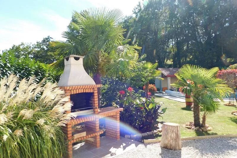 In Sarlat, BIG PERIGOURDINE 10/14 pers with private heated pool
