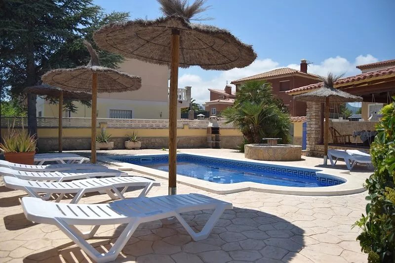 BEAUTIFUL VILLA WITH PRIVATE GARDEN AND POOL