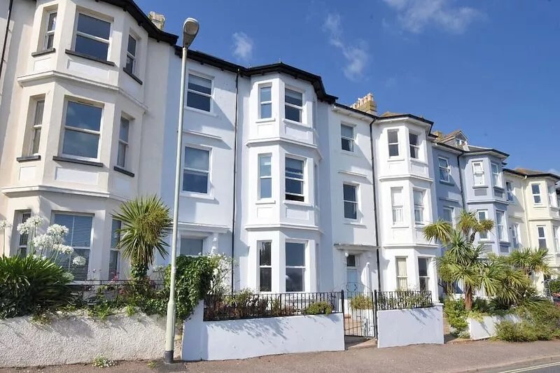 7 SEAFIELD ROAD, pet friendly, with a garden in Seaton, Devon