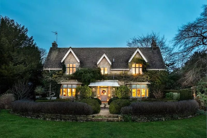 Outstandingly Beautiful Cotswold Retreat w.swimming&tennis