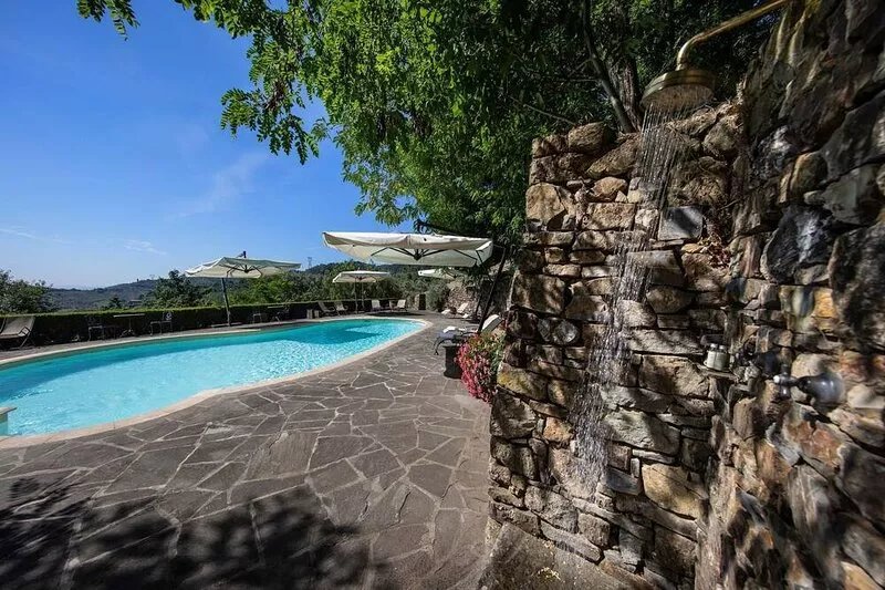 Large villa for 14 to rent near Florence