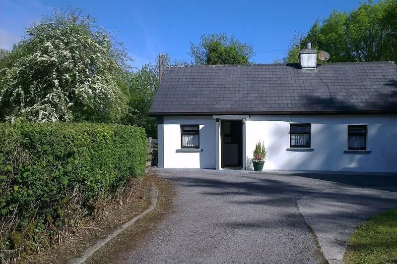 Secluded Cottage on 2 acres near Galway sleeps 5