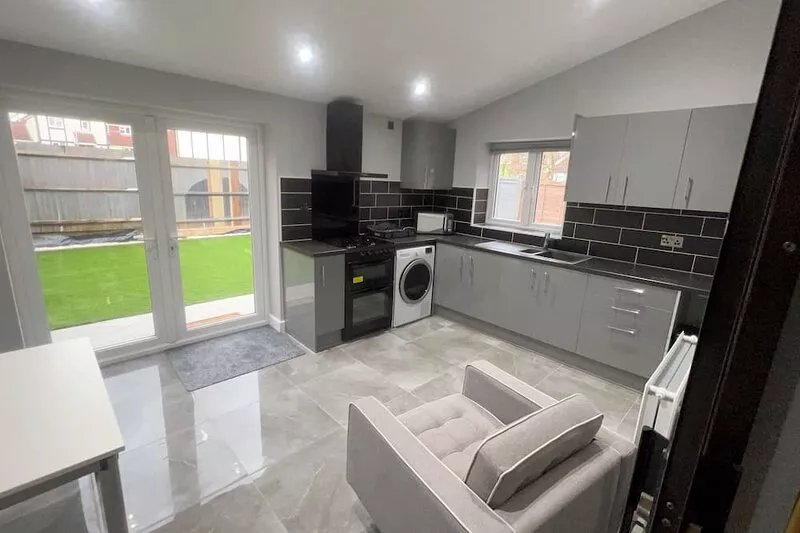 Modern 4 bed house Stevenage 22mins from London King’s Cross.