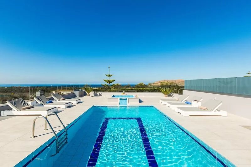Angelina Villa, Superb sea views, 5' to sandy beach & shops,  whirlpool