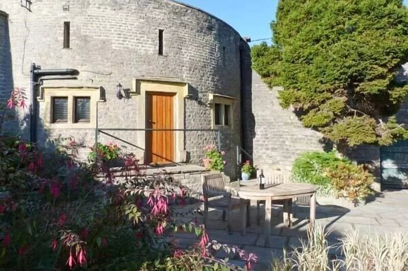 THE ROUND HOUSE, romantic, luxury holiday cottage in Middleham