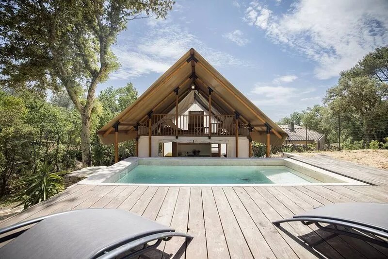 Family lodge with swimming pool for 6 to 7 people in the middle of the Garrigue