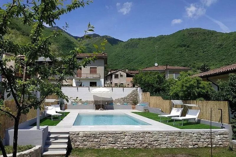 Villa Marsica A: A welcoming independent house immersed in a splendid