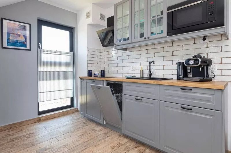 Little Laguna 1B | Gym | Parking | Sauna