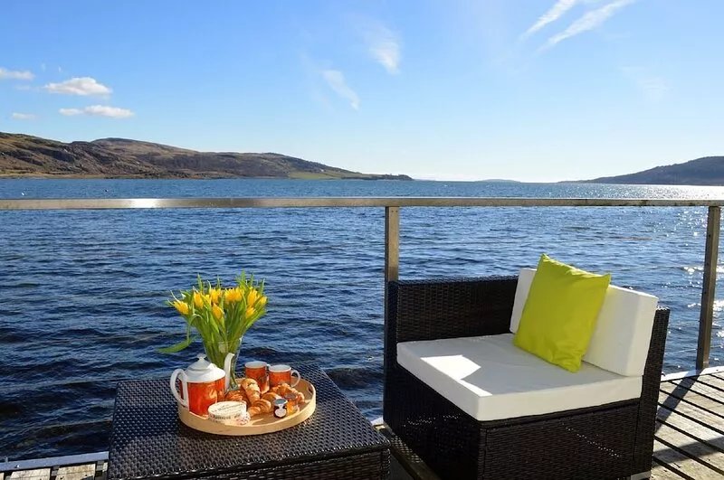 Perfect, restful, dramatic holiday home with fabulous 18 m balcony over the sea