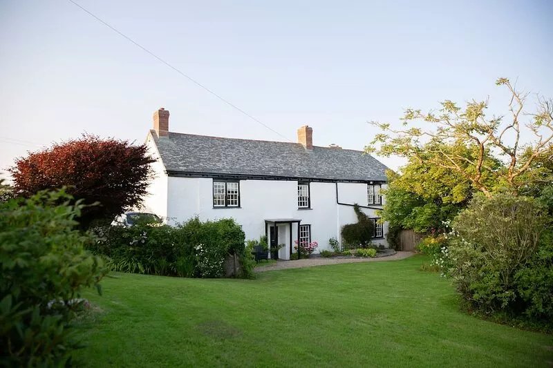 Large Grade II Listed 17th Century Farm House In Stunning Rural Location Near