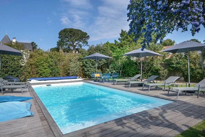Luxury villa with swimming pool, sleeps 10, Pornichet center