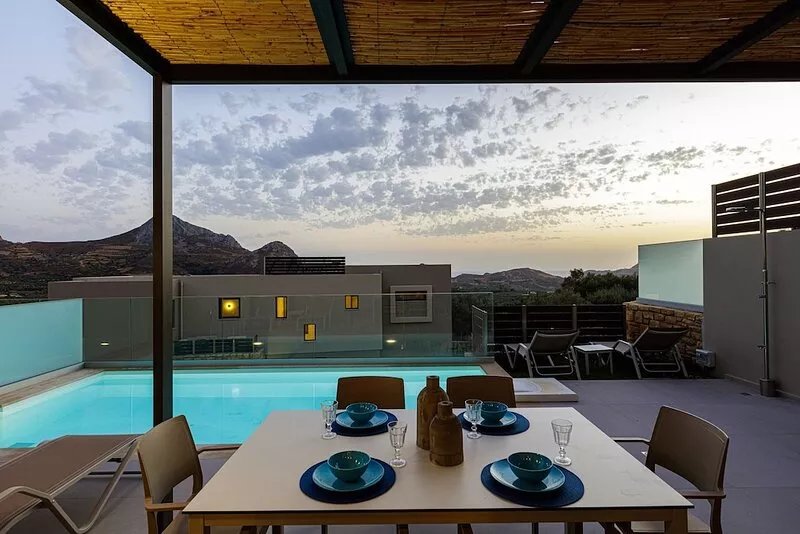 Porti Iraklis 3, New Villa With 3 Ensuite Bedrooms Near the South Coast Beaches