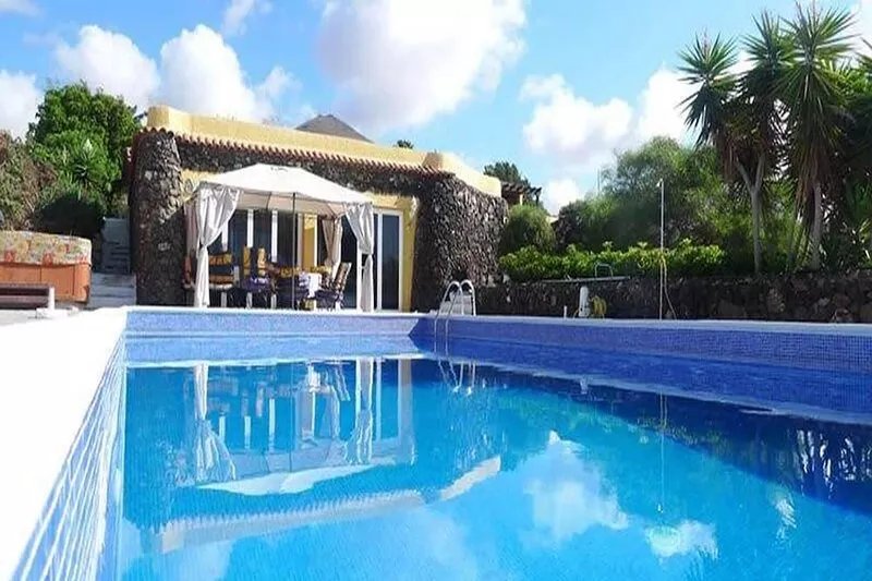 Heated Pool HotTub Bar/Games Room Gym New Outdoor Kitchen 6 Bed 6 Ensuites WiFi