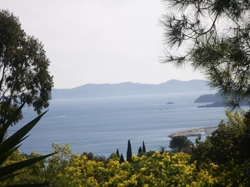Spacious ground floor of villa, magnificent sea view, terrace , enclosed parking