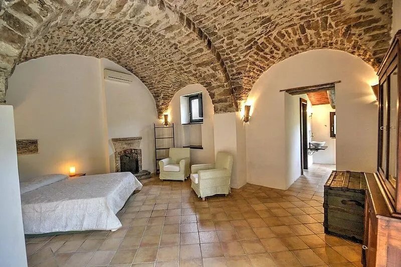 Villa dei Faggi: A characteristic and welcoming two-story apartment that is