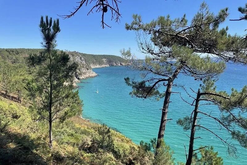 Quiet house, between the village center of Crozon and the beach of Postolonnec