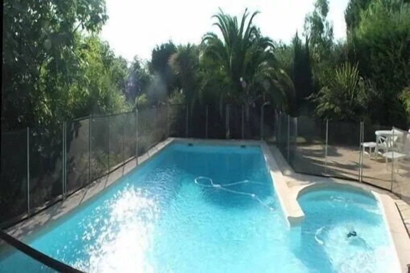 Superb villa with sea view, all mod cons,pool and private garden, Wifi