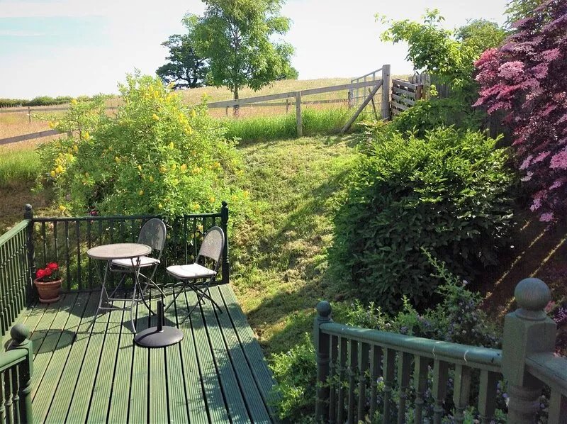 The ideal base for touring. Secluded rural setting on the edge of Shrewsbury!