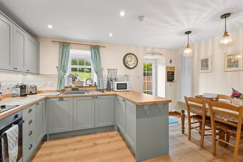 Beautifully Converted Mews Cottages Offering Highest Level Of Comfort & Style