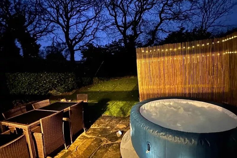 Cosy Seaside Cottage sleeps 6 pets welcome