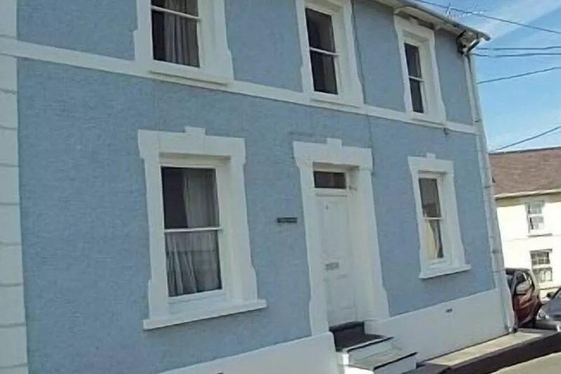 4 Bedroomed Cottage, So Close To The Beach That You Can See The Dolphins