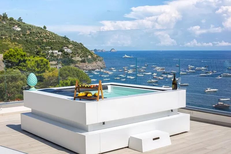 AMORE RENTALS - Villa Iside with Private Pool, Sea View, Jacuzzi and Parking