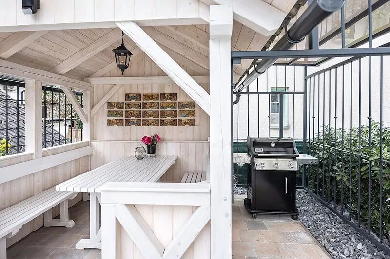 Luxe Villa Mignon: Bedroom w/ Castle View + 3 min walk to the Lake Bled