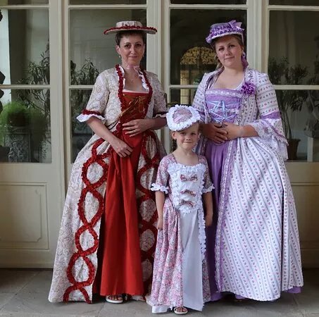 Baroque Costume Rental At Chatea Zakupy