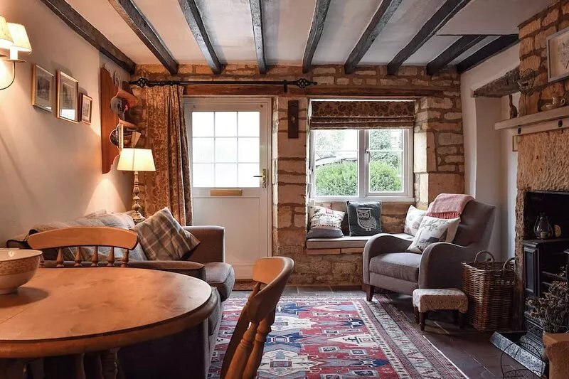 2 bedroom accommodation in Bourton-on-the-Hill, near Moreton-in-Marsh