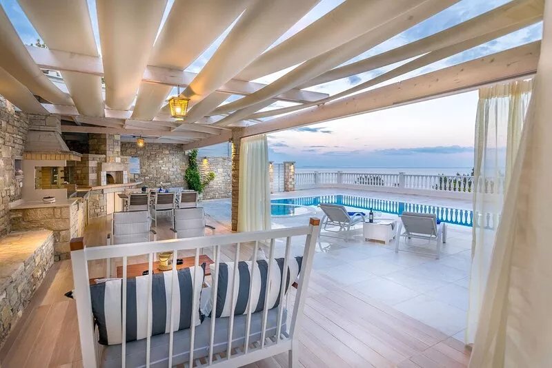 Luxury villa,heating pool superior facilities ideal for families, free transfer