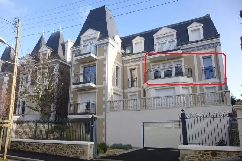 2nd floor apartment in a residence, lift parking lot
