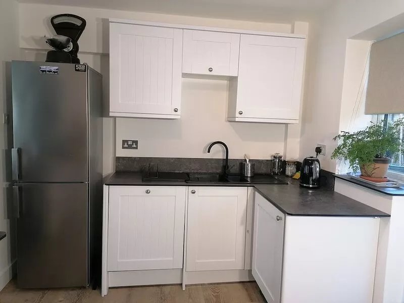 The perfect Brixham getaway- pet friendly with parking!