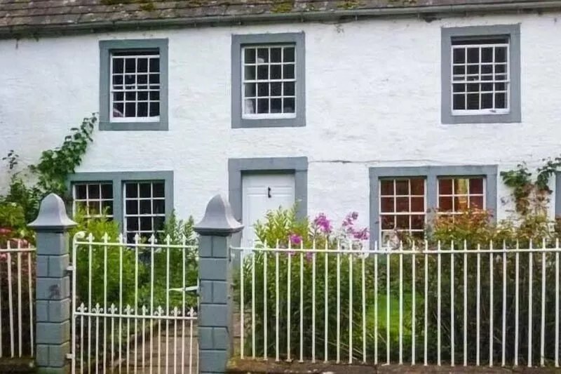 TOWNHEAD FARMHOUSE, pet friendly, with open fire in Pooley Bridge