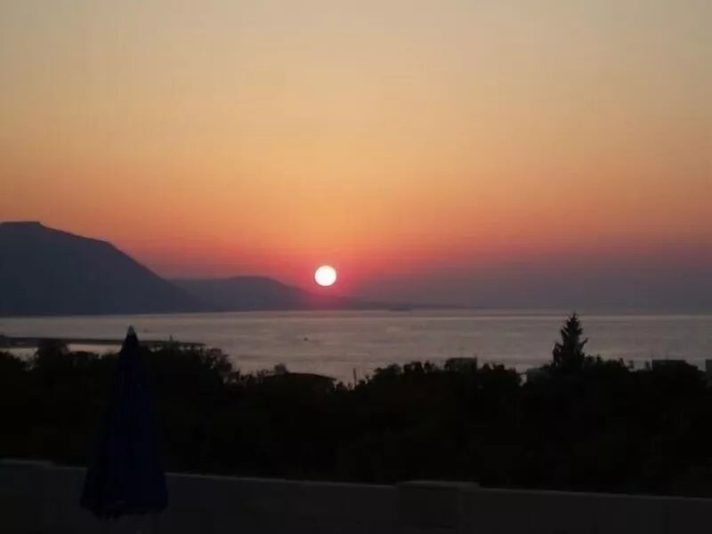 Luxury villa with pool and superb views of the sea and the sunset