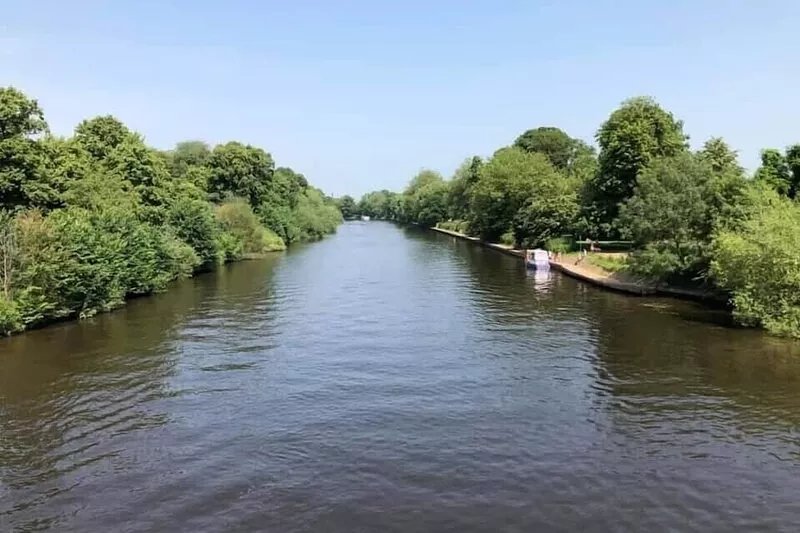 Riverside Lodge - Victorian Home By The River